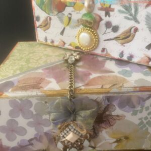 Upcycled gift box. Lilac, green, peach. Recyled jewellery. Decoupage.